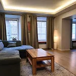 Baron\'S Old Town Apartment